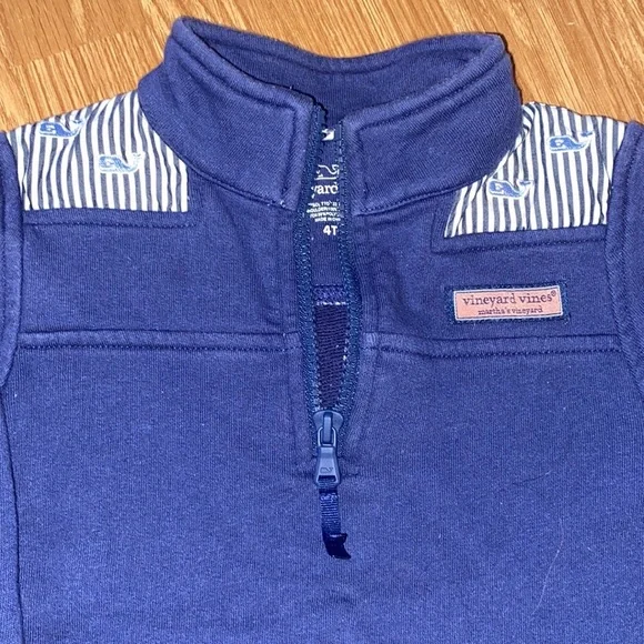 Vineyard Vines shep, navy with whale details - Picture 2 of 4